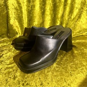 Vintage Tommy Hilfiger chunky platform heel clogs